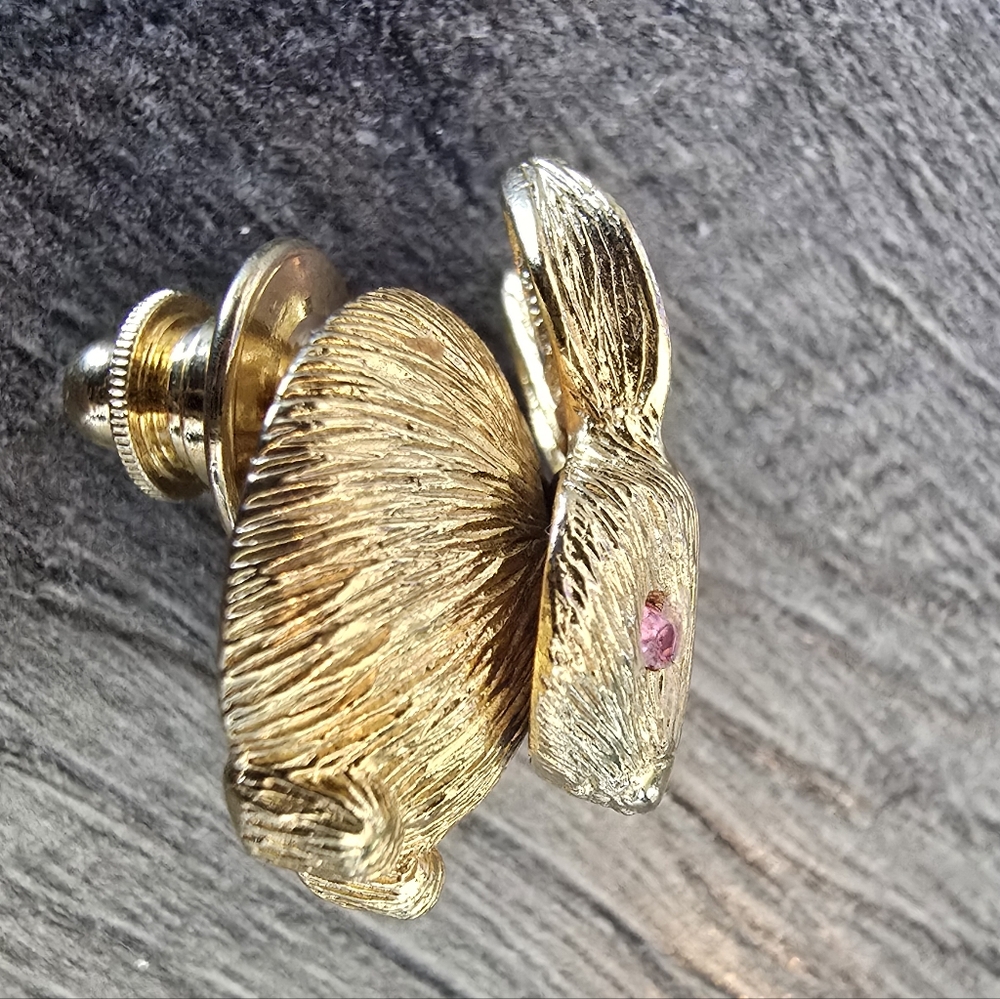 Vintage Gold Crown signed small rabbit bunny trembler pin brooch